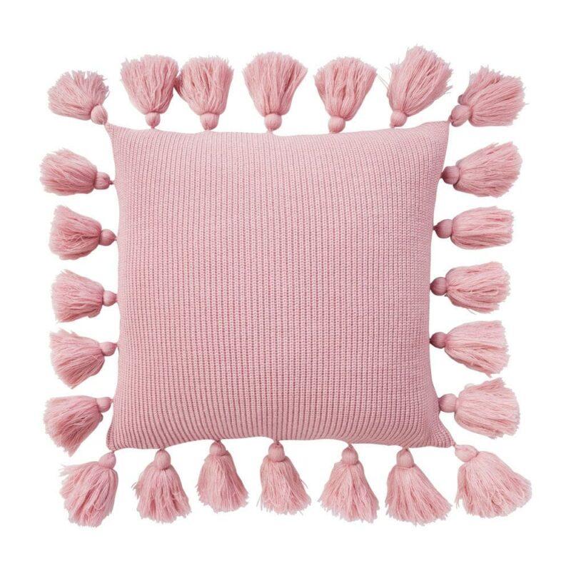 Dusty Rose Tassel Knitted Cushion Cover SC606-50 Close up image of pink knitted cushion with tassels