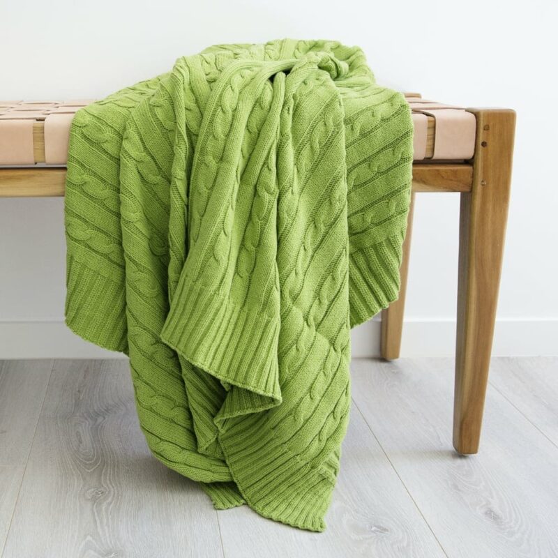 Green-throw-blanket-lifestyle