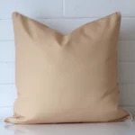 Charming outdoor cushion cover in a stylish large size with beige colouring.