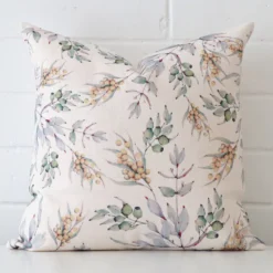 An alluring linen square cushion. It features an attractive style.