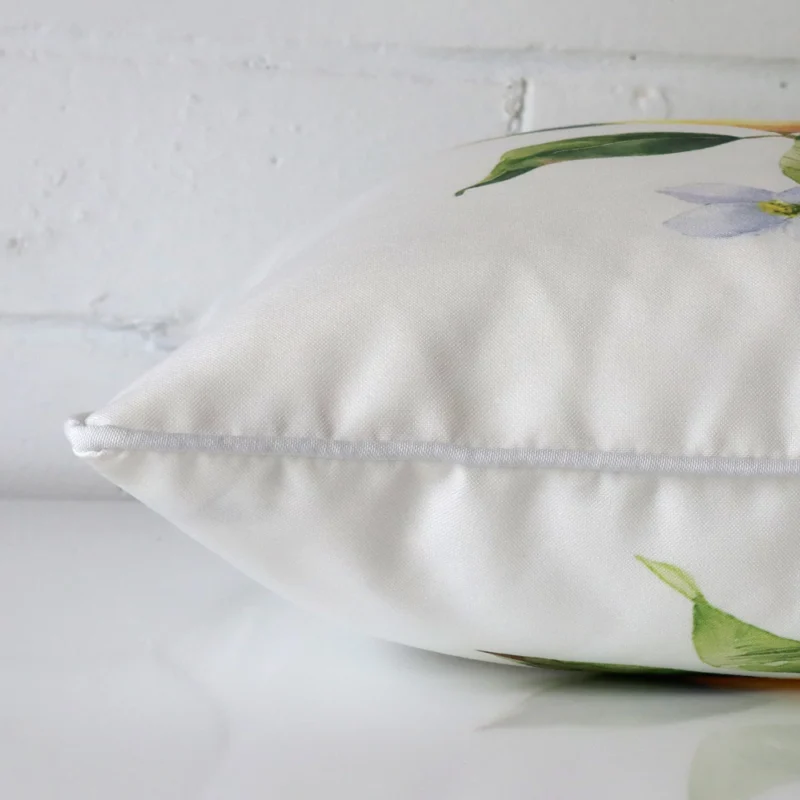 Lateral angle image of an outdoor square cushion. The design is highlighted along its seams.