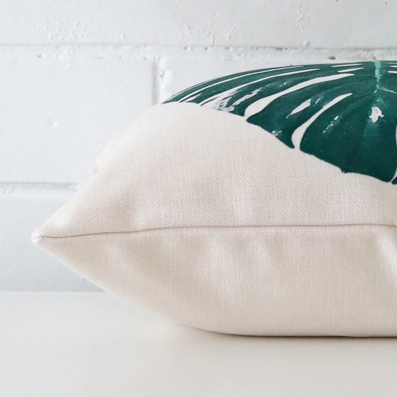 A cushion positioned on its back panel. The shot shows a lateral view of the linen fabric up close.
