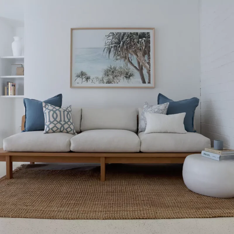 The elegance of the light grey sofa is enhanced by the Mia sofa cushion set, featuring five stylish cushions.
