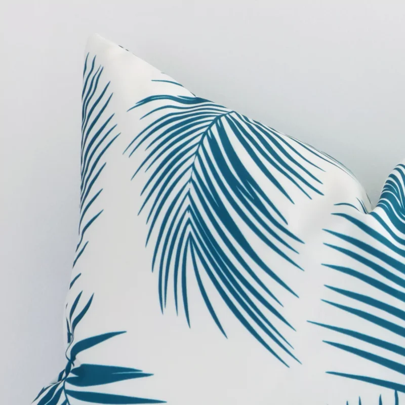A zoomed view of this outdoor teal palm print on cushion’s corner that shows a magnified view.
